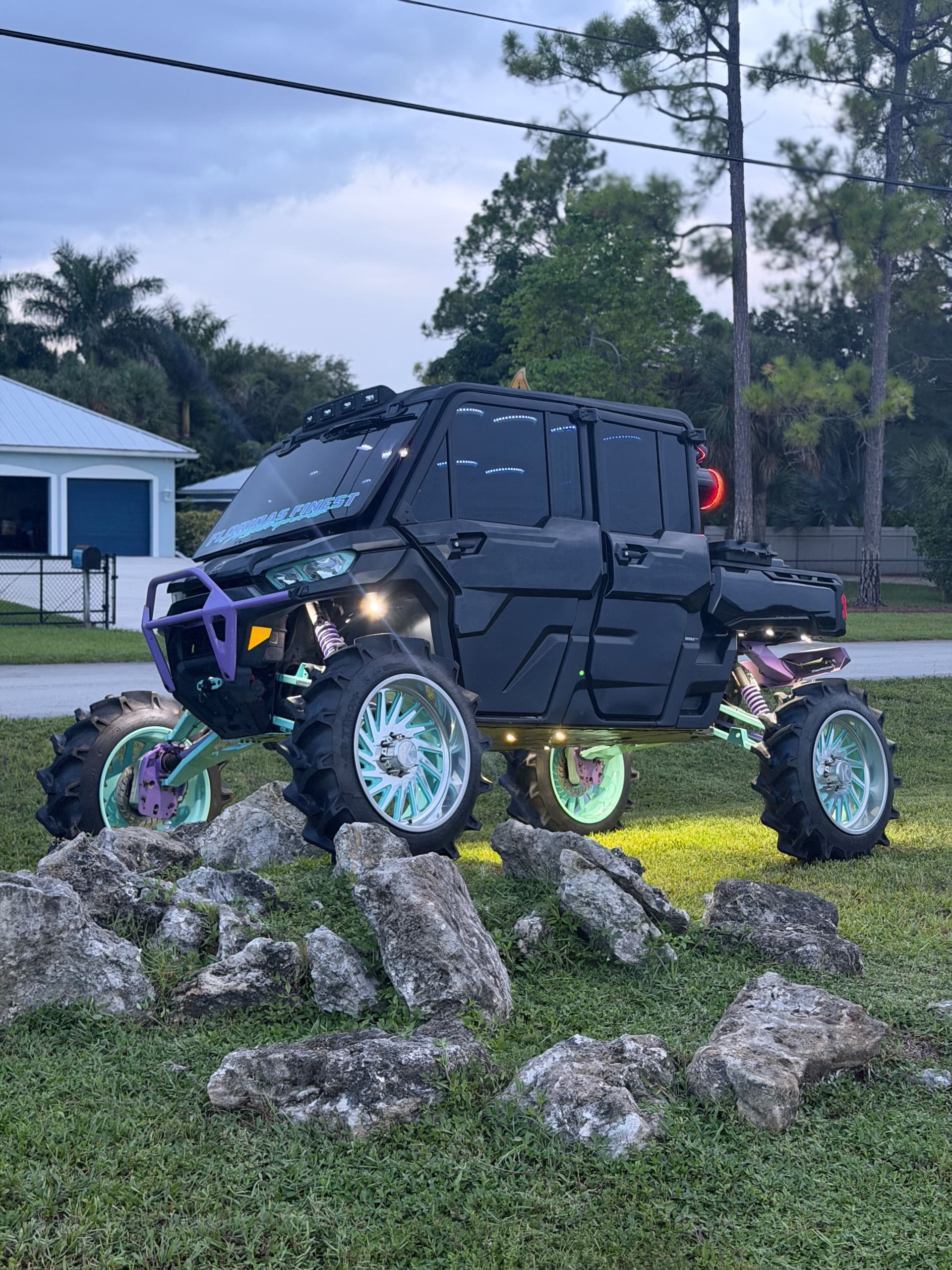 2025 Can-Am Defender Limted — photo 1