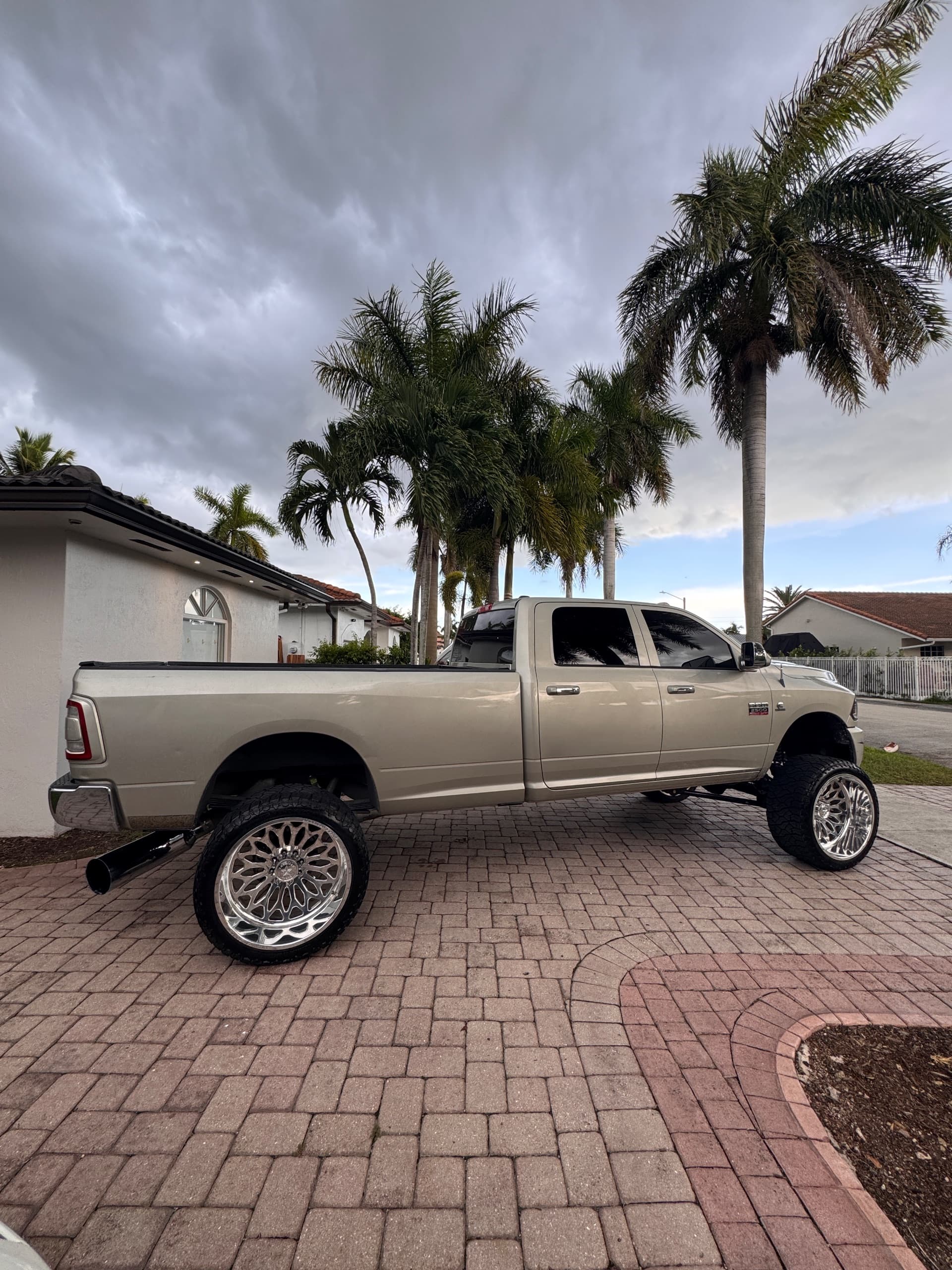 2010 Dodge Ram 2500 — photo 1