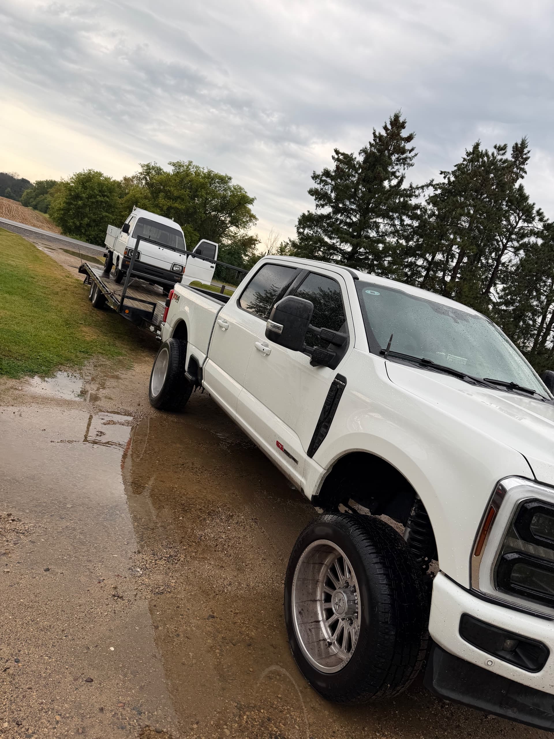 2025 Ford Platinum — photo 1