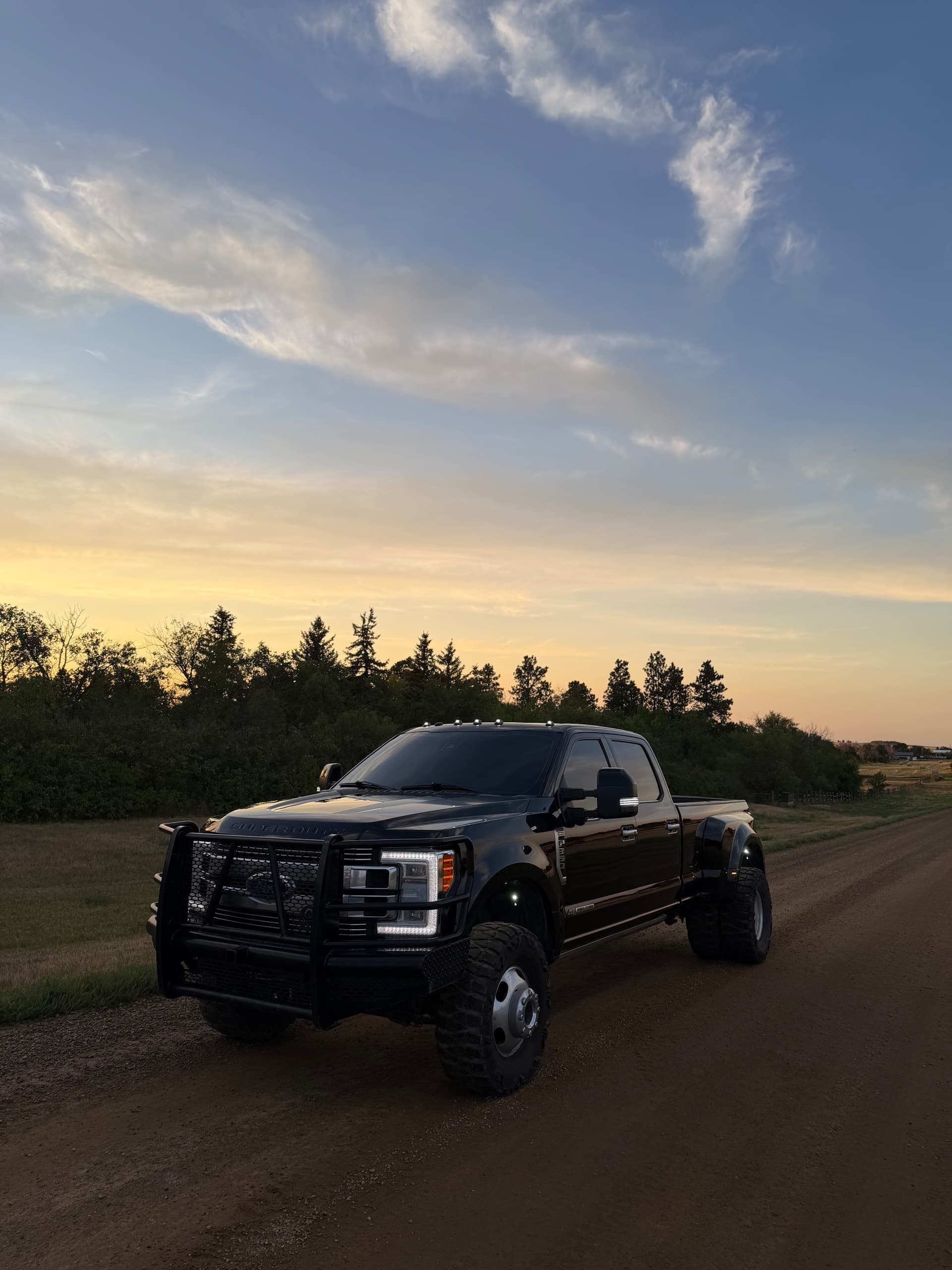 2018 Ford F350 limited — photo 1