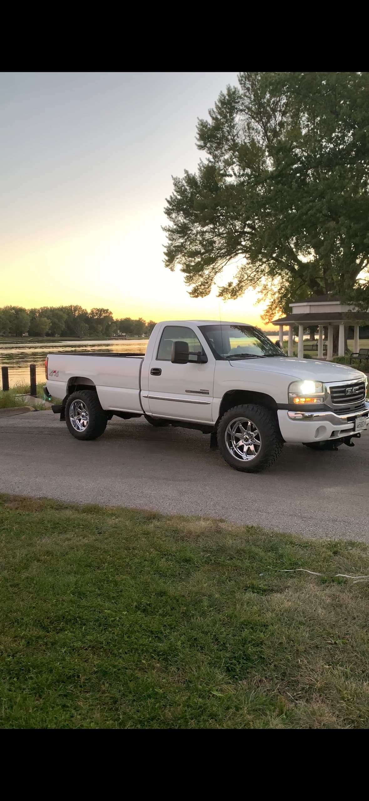 2003 GMC Sierra 2500 — photo 1