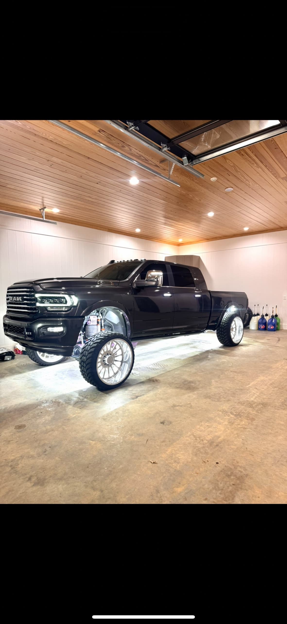 2024 ram limited longhorn megacab 2500 — photo 1