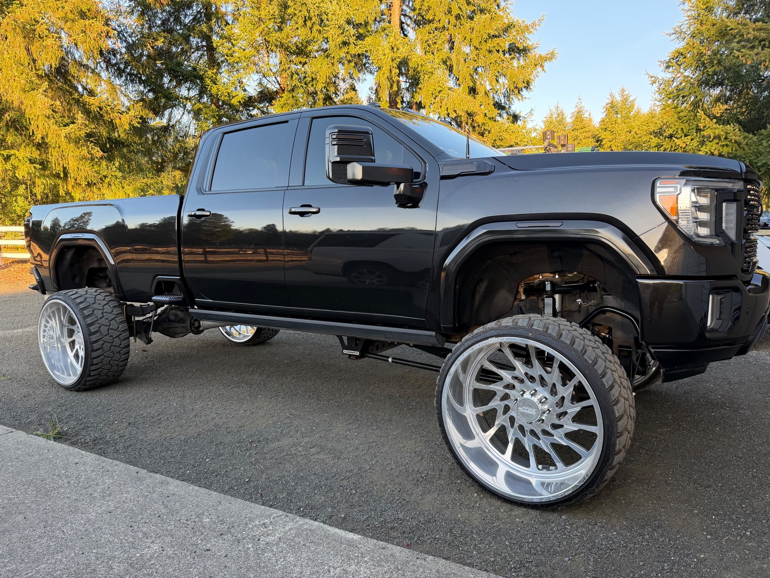 2023 Gmc AT4 — photo 1