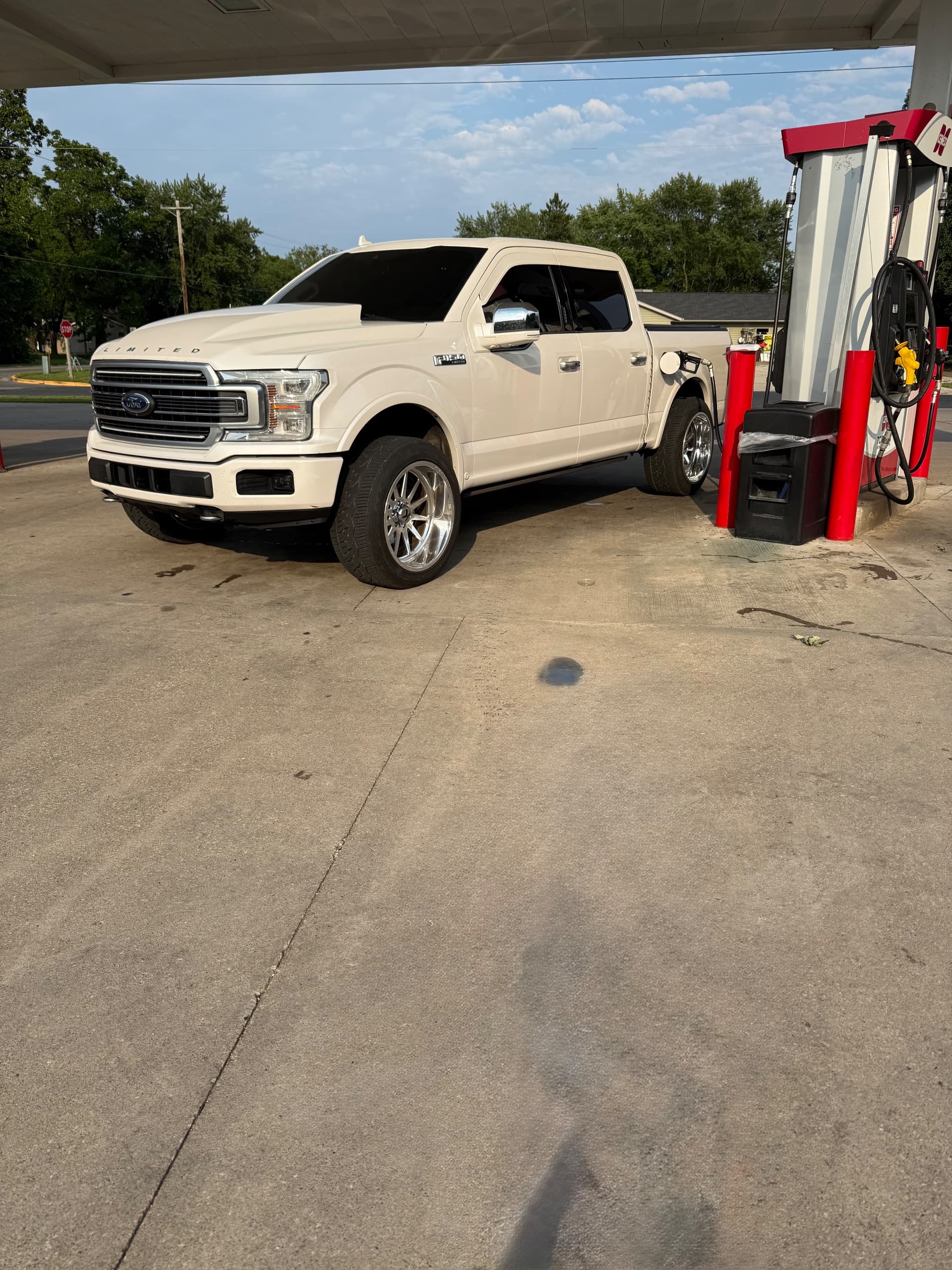 2019 Ford F150 limited — photo 1