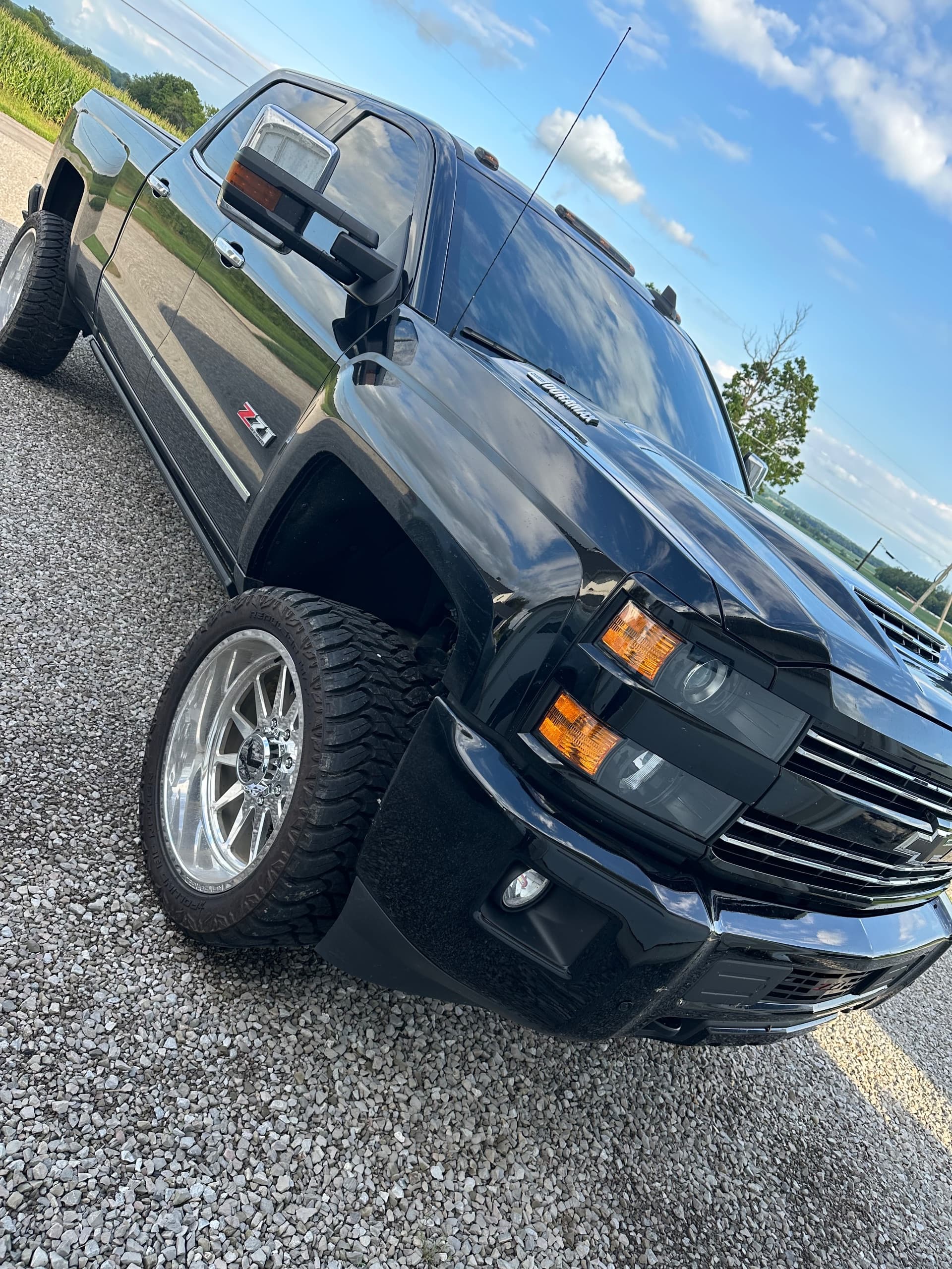 2019 Chevy 2500 ltz — photo 1