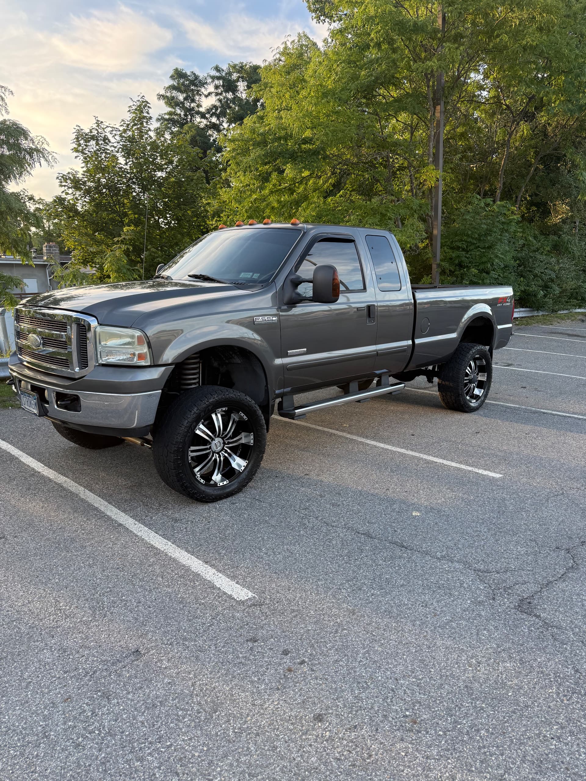 2005 Ford F350 — photo 1