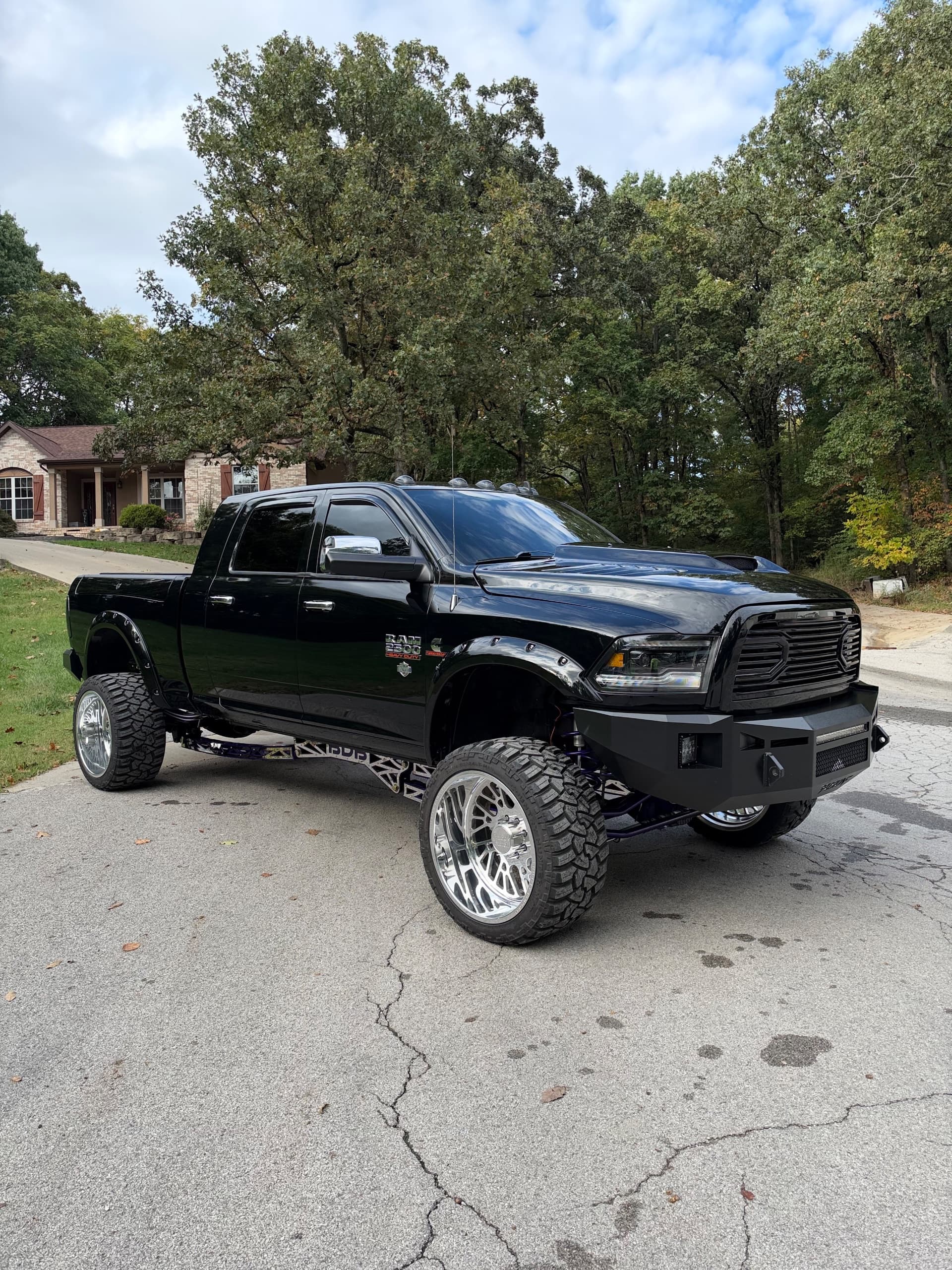 2013 Ram 2500hd Laramie mega cab — photo 1