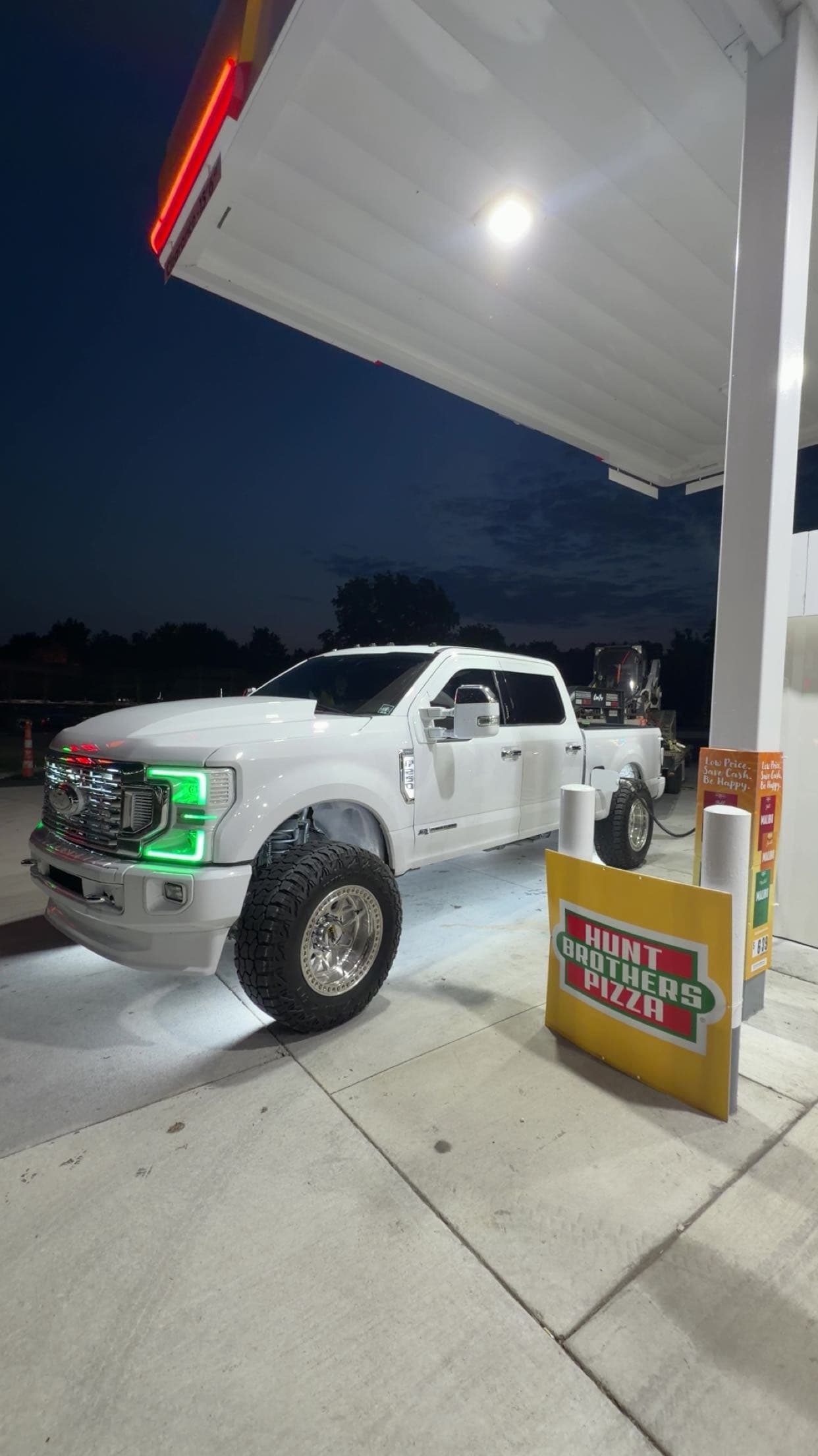 2022 Ford F250 — photo 1
