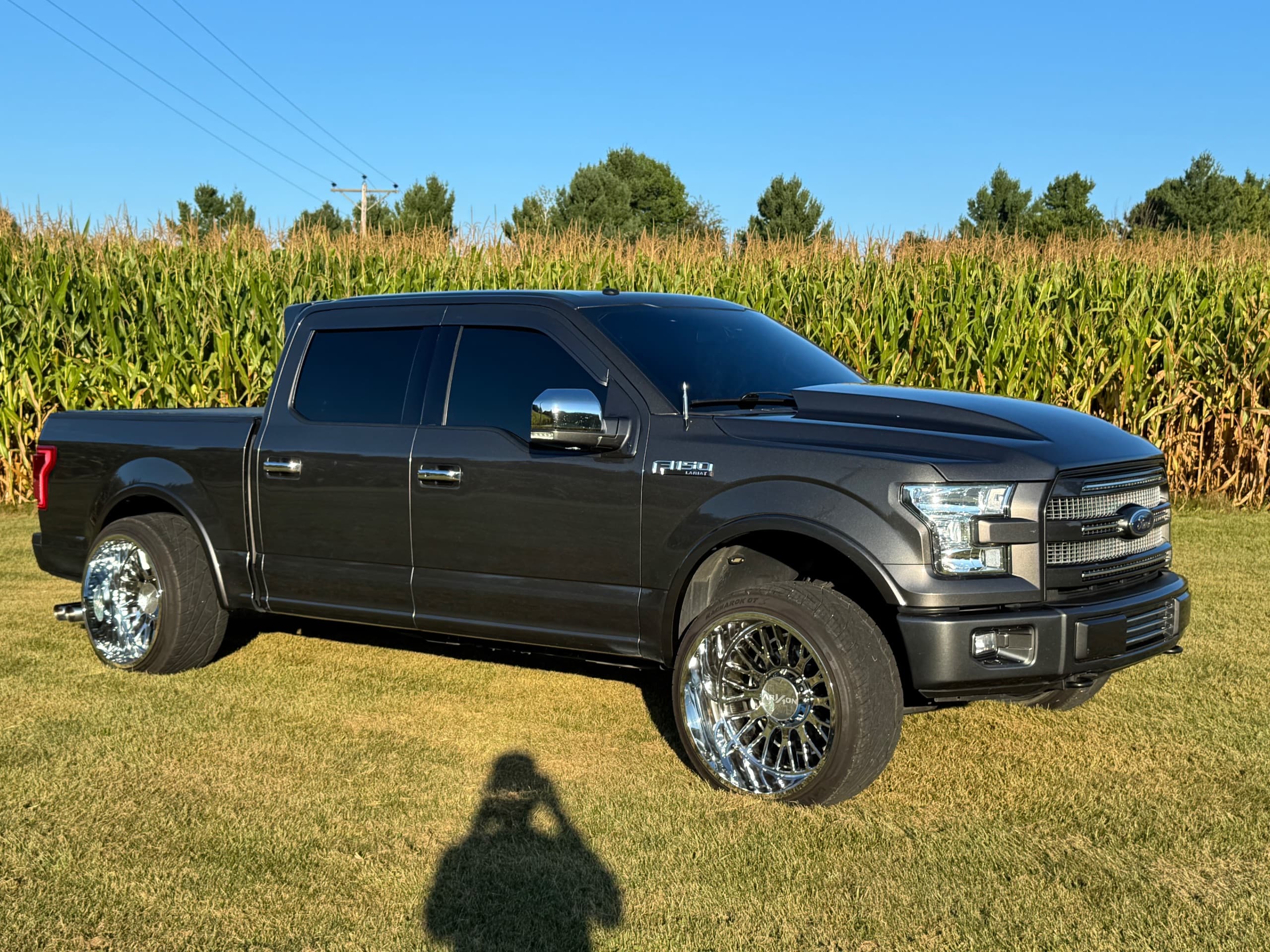 2016 Ford F150 Lariat — photo 1