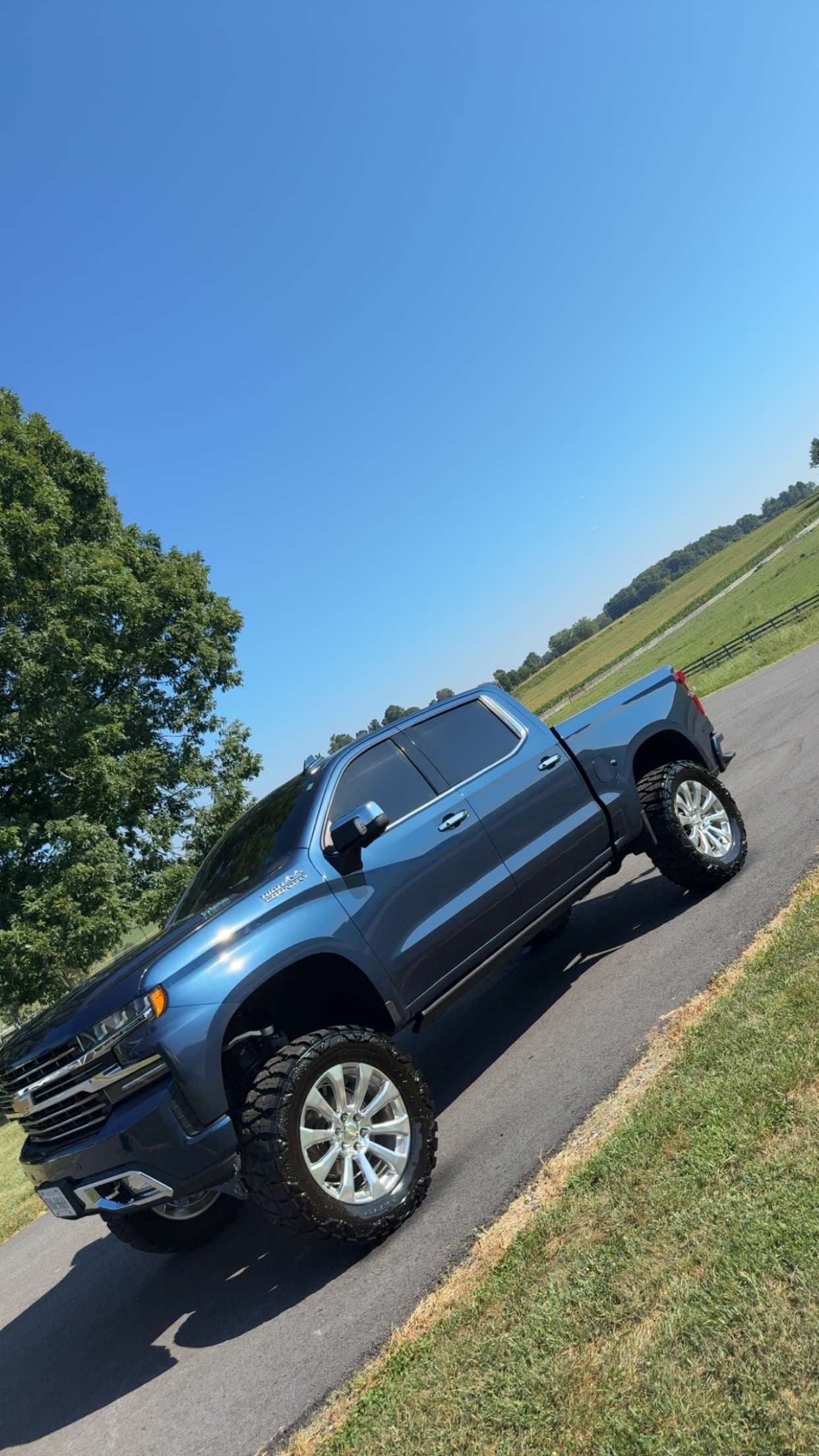 2021 Chevrolet Silverado 1500 High Country — photo 1