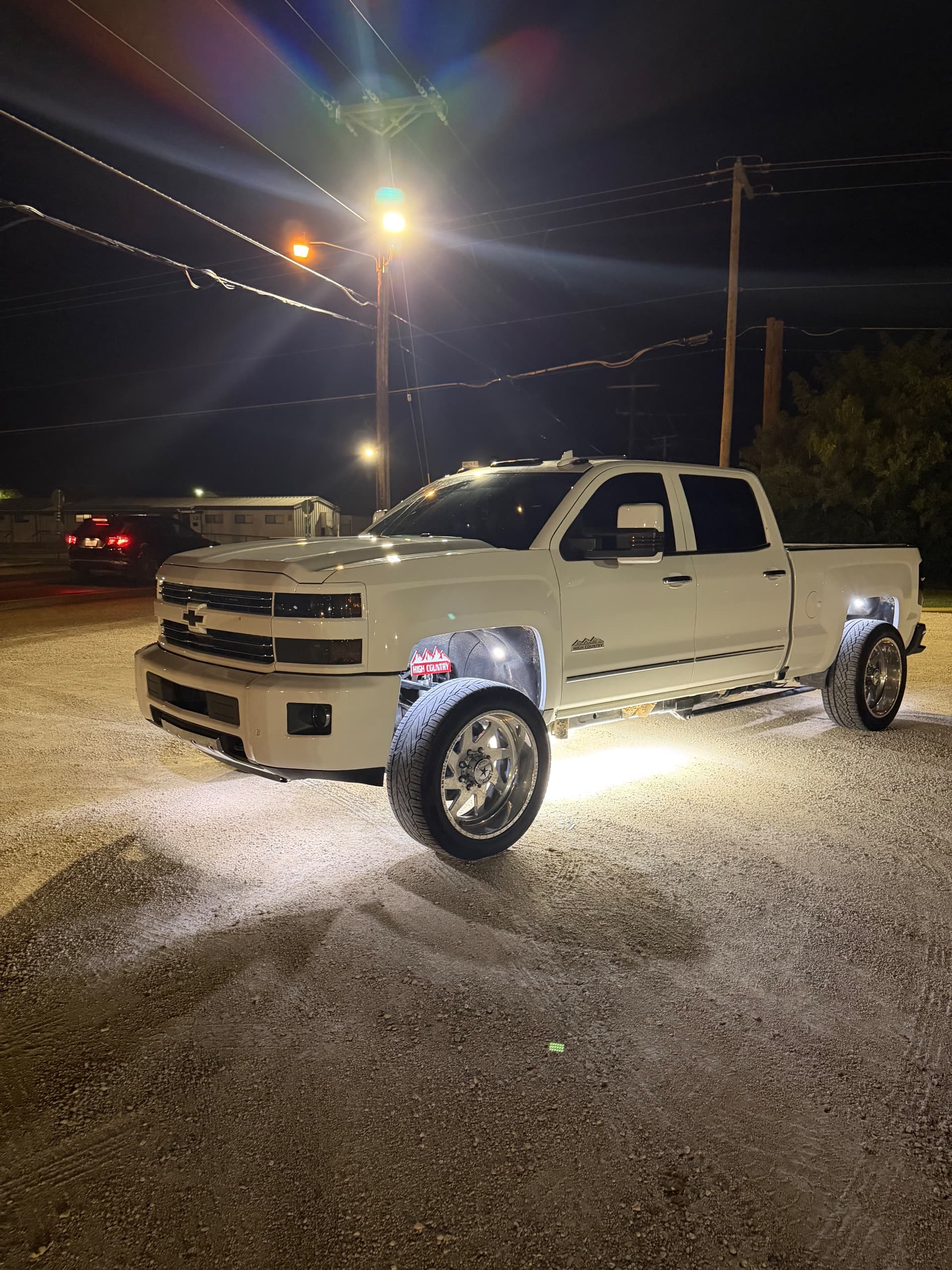 2016 Chevrolet Silverado — photo 1